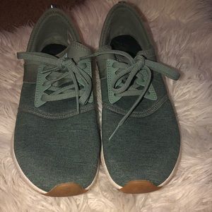 new balance tennis shoes